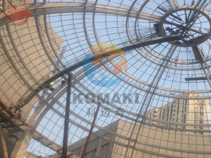 辽宁锦州太阳广场桥式水蜜桃久久夜色精品国产下载